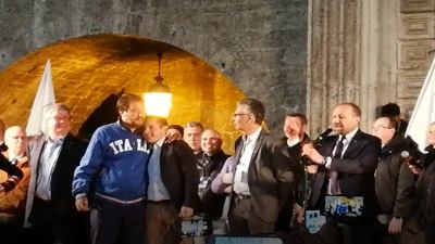 Matteo Salvini ad Ascoli Piceno lancia Marco Fioravanti e il centrodestra alla nuova guida del Comune