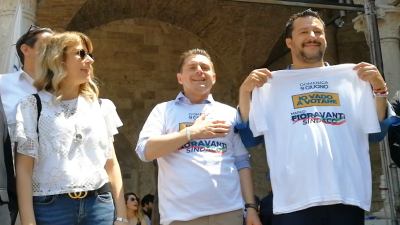 Il ministro dell'Interno Matteo Salvini ad Ascoli Piceno perché al ballottaggio Marco Fioravanti segni il 'golden gol'