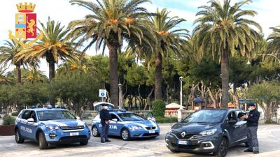 Ladro ruba al mercato e scappa, ma è tradito dalle telecamere