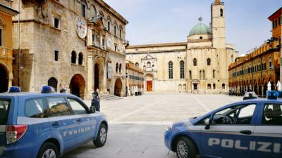 Maxirissa in piazza del Popolo ad Ascoli Piceno, fermate da polizia e carabinieri sei persone residenti in zona ma di provenienza straniera