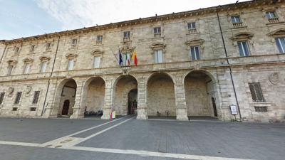 Comune di Ascoli Piceno: avviso concorsi pubblici per vari profili professionali a tempo determinato ed indeterminato, a tempo pieno e part-time.  Comunicazione date prove pre-selettive e prove scritte