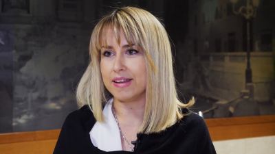 Giorgia Latini: 'Il governo, facendo seguito all’impegno preso, deve reperire le risorse adeguate, a favore della Regione Marche, per garantire continuità di reddito ai lavoratori, licenziati, sospesi o con orario ridotto'