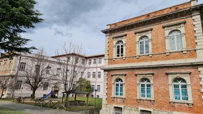 La cabina di coordinamento del sisma garantisce l’intesa sull’ordinanza speciale Ascoli. 36 milioni di euro per 11 scuole e tanta burocrazia in meno. La soddisfazione di Castelli e Fioravanti